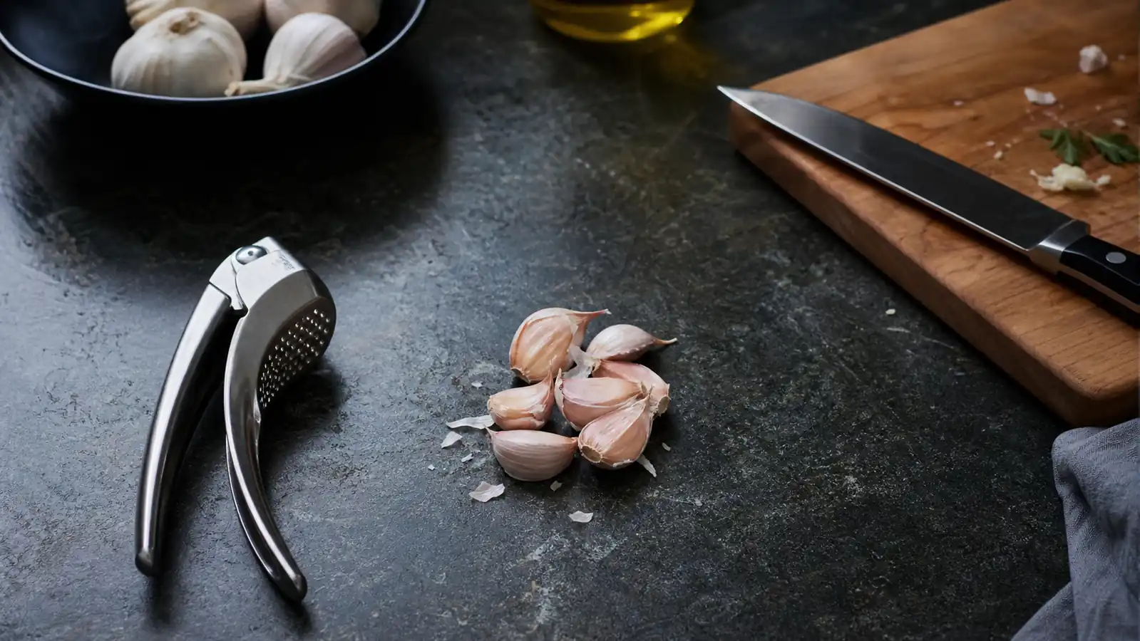 Garlic Press vs Mincing by Hand: Which Actually Saves Time