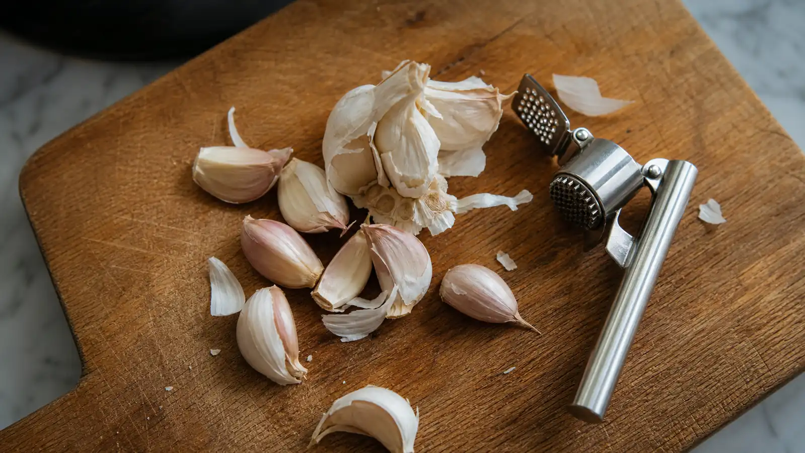 How to Peel Garlic Fast Without Losing Ten Minutes